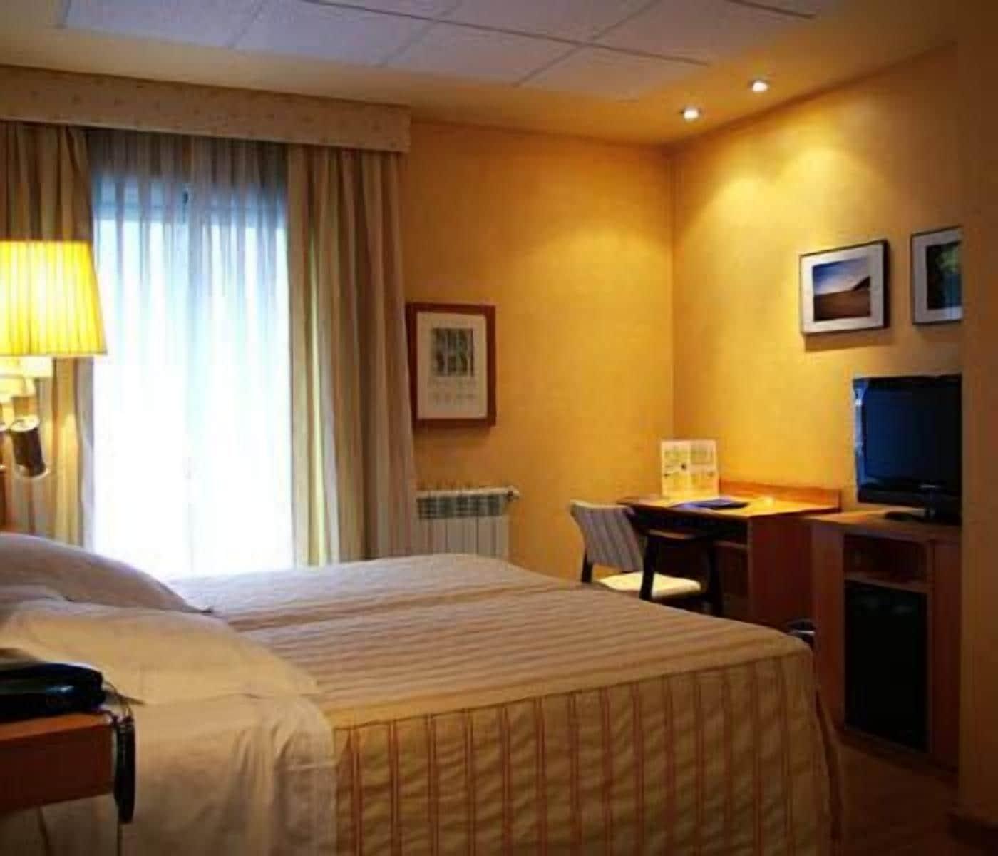 Hotel Gran Via Сарагоса Экстерьер фото