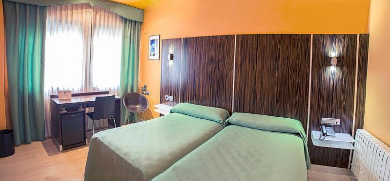 Hotel Gran Via Сарагоса Номер фото