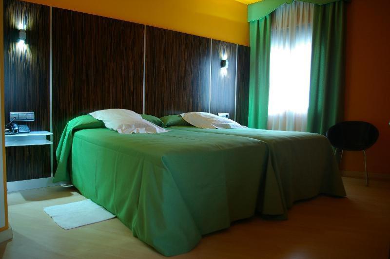 Hotel Gran Via Сарагоса Номер фото