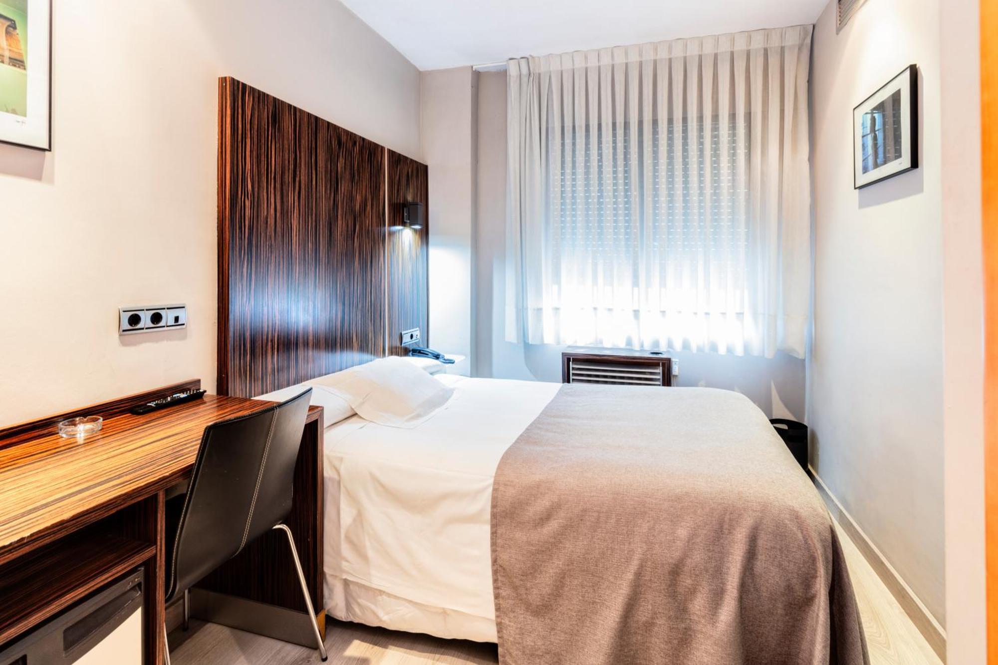 Hotel Gran Via Сарагоса Экстерьер фото